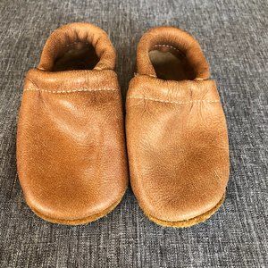 CITY MOUSE STUDIOS moccasins, Size: infant w/ 4 5/8" outsole, tan faux leather